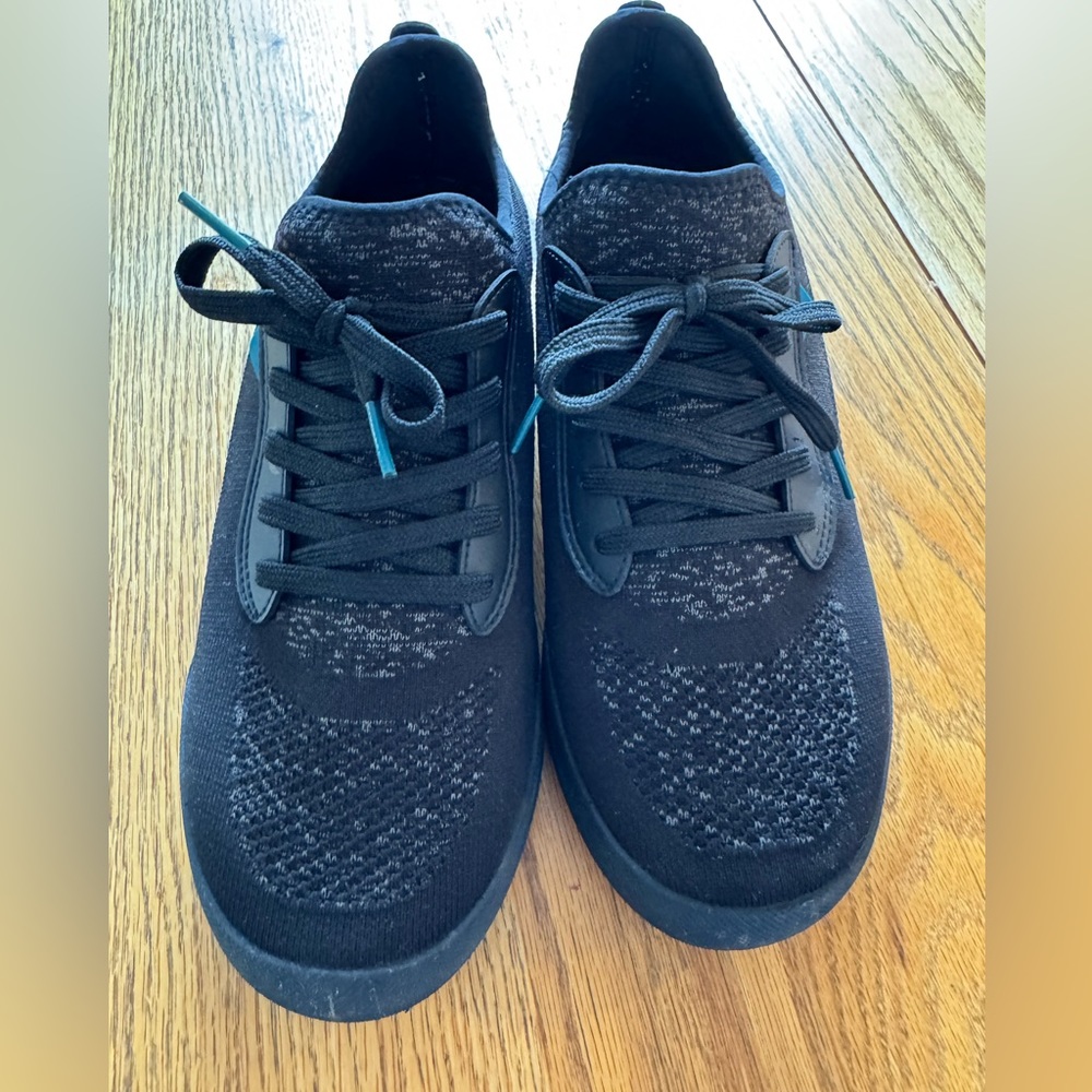 Vessi Weekend Sneaker - wore once!
